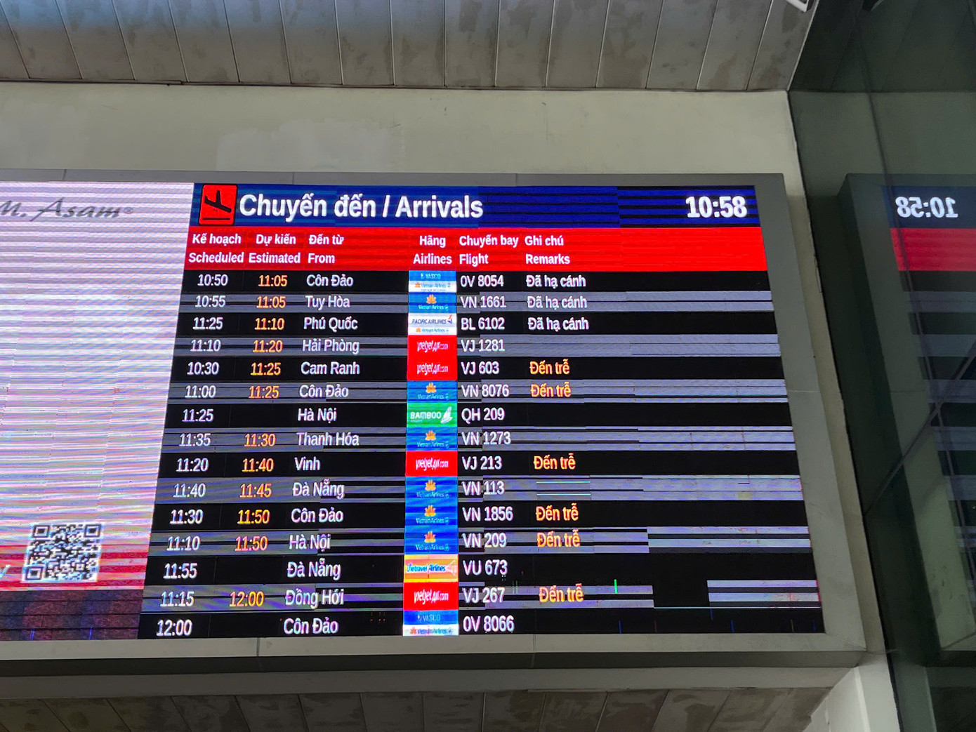 Do lượng hành khách đi lại tăng cao dịp Tết, một số chuyến bay đến bị chậm.