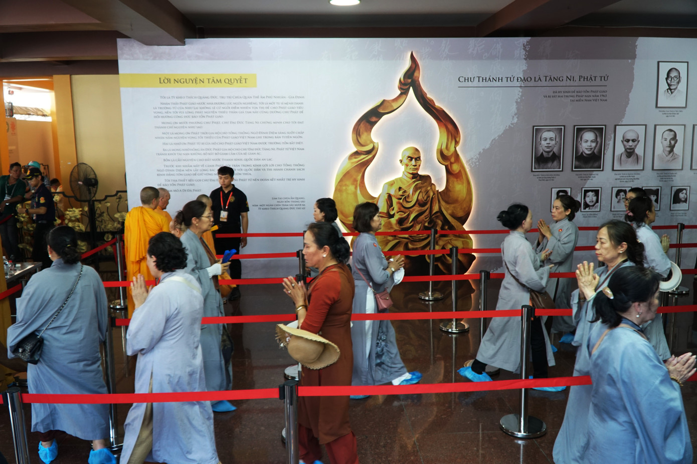 Tăng ni, phật tử và người dân chiêm bái xá lợi trái tim Bồ tát Thích Quảng Đức từ chiều 6/5 đến 10/5. Buổi sáng từ 8h đến 11h. Buổi chiều từ 13h30 đến 17h30.
