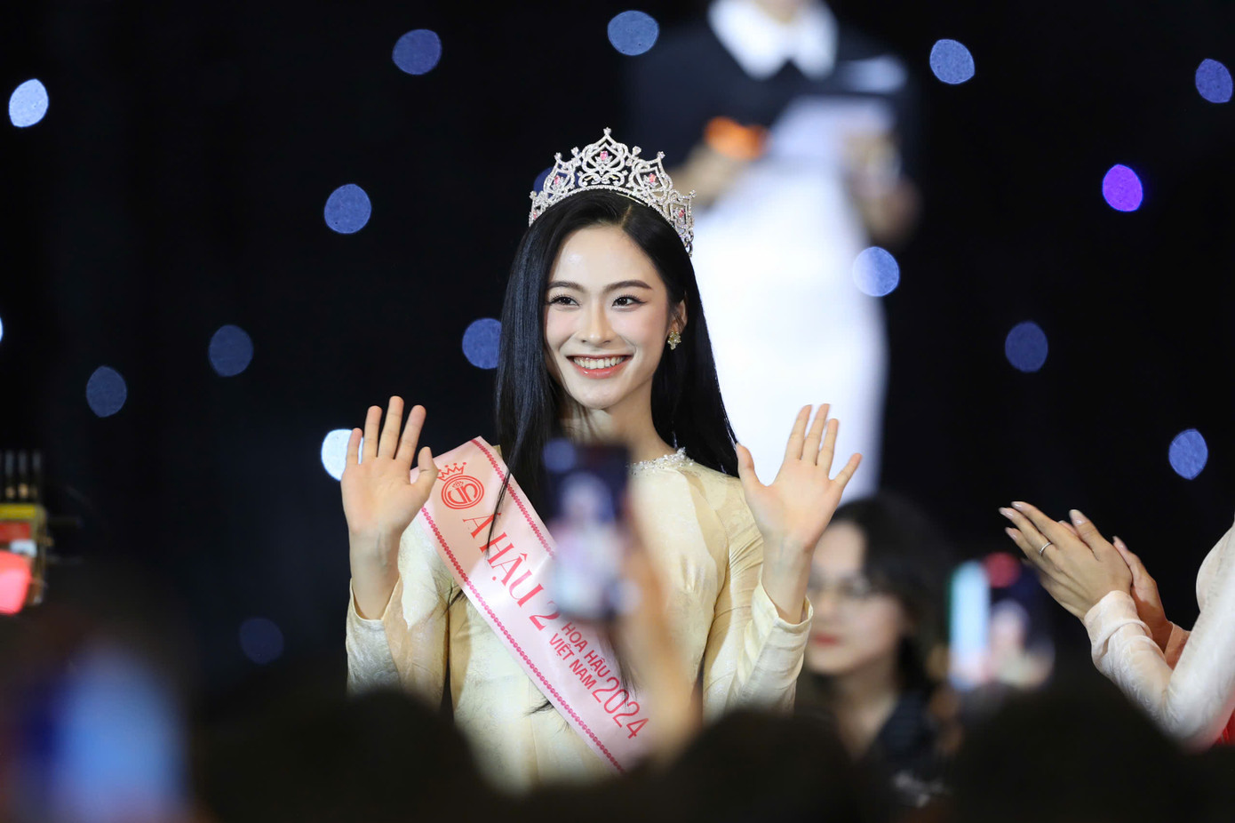 Á hậu Hoa hậu Việt Nam 2024 Vân Nhi tại buổi gặp gỡ sinh viên UFM. Ảnh: Duy Anh. Á hậu Hoa hậu Việt Nam 2024 Vân Nhi tại buổi gặp gỡ sinh viên UFM. Ảnh: Duy Anh.