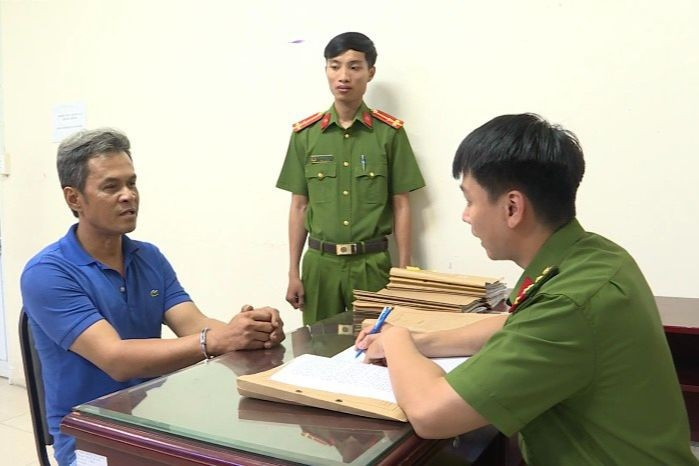 Lê Chí Phong tại cơ quan công an. Ảnh: Công an cung cấp. Lê Chí Phong tại cơ quan công an. Ảnh: Công an cung cấp.