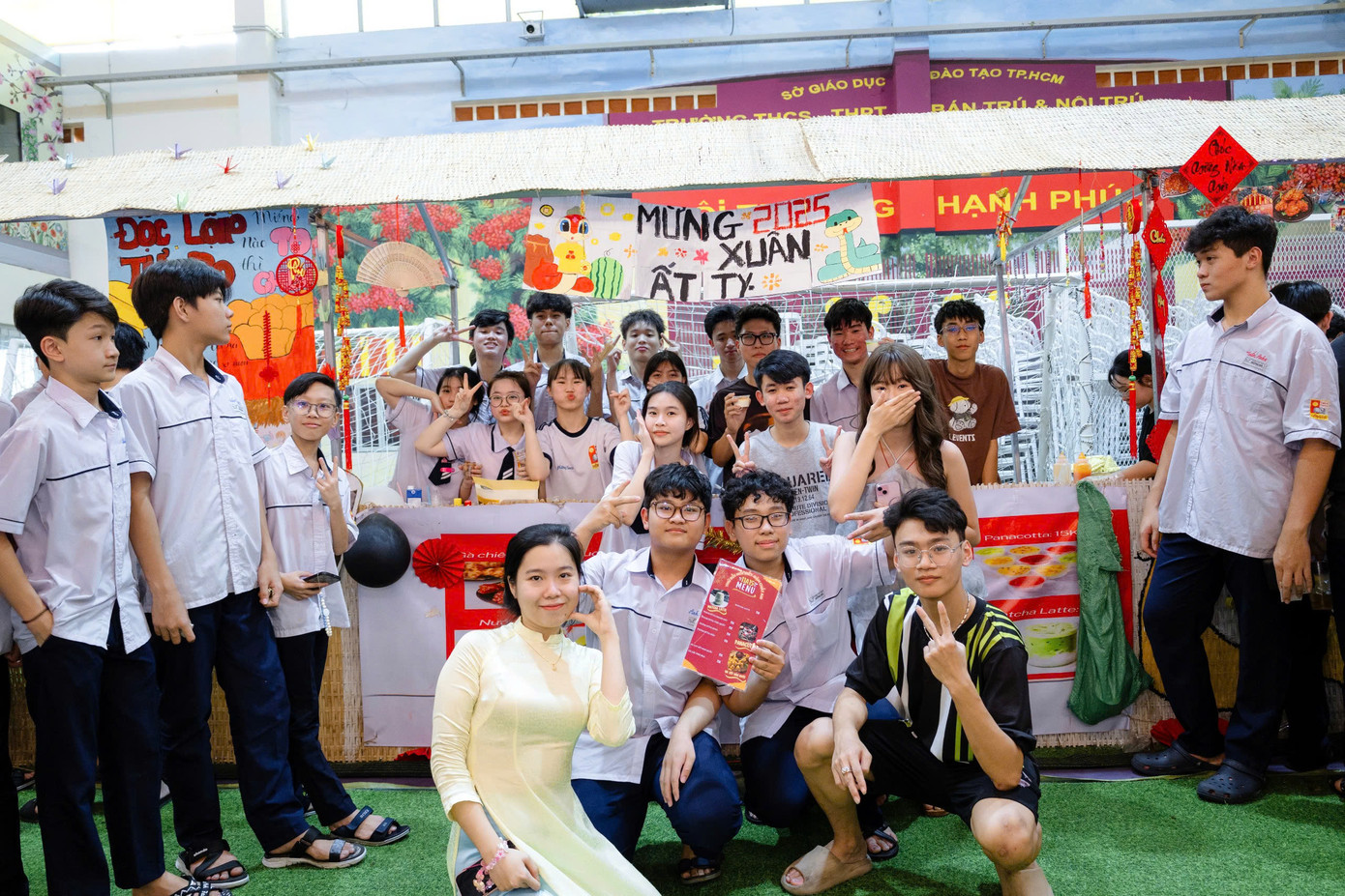 Các nhà trường đều mong mỗi học sinh có nhiều trải nghiệm đẹp trong ngày xuân. Các thầy cô mong muốn các em học sinh sẽ có kỳ nghỉ đáng nhớ, biết giúp đỡ ba mẹ những việc nhỏ và giữ sức khỏe tốt để có thể bắt nhịp vào việc học ngay sau Tết.