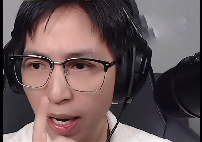 ViruSs livestream gây ồn ào thời gian qua ViruSs livestream gây ồn ào thời gian qua