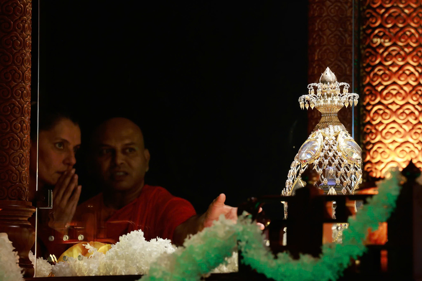 Tất cả người vào chiêm bái Xá lợi Phật phải xếp hàng theo thứ tự, tuyệt đối giữ im lặng, không tự ý chụp hình, quay phim bên trong nơi tôn trí Xá lợi cũng như các khu vực chiêm bái Xá lợi. Trẻ em dưới 2 tuổi, người không bảo đảm sức khỏe, trang phục không phù hợp, sẽ không được tiếp đón vào nơi tôn trí Xá lợi Phật.