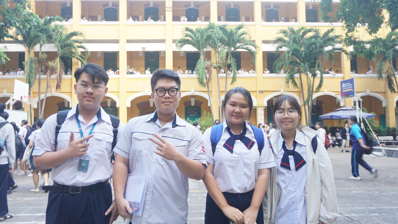 Thí sinh thích thú với đề thi học sinh giỏi môn Ngữ văn năm nay. Ảnh: Anh Nhàn Thí sinh thích thú với đề thi học sinh giỏi môn Ngữ văn năm nay. Ảnh: Anh Nhàn