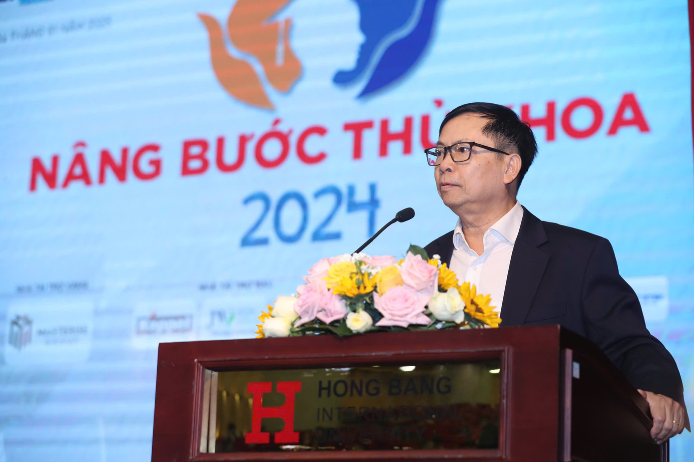 PGS. TS Lê Khắc Cường - Phó hiệu trưởng Đại học Quốc tế Hồng Bàng phát biểu tại buổi lễ