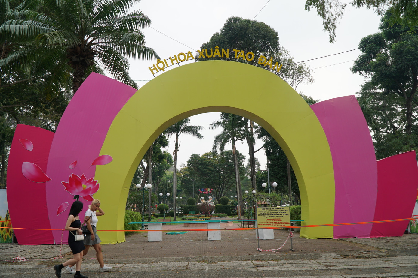 Hội hoa xuân lần này diễn ra trong 10 ngày, từ 24/1 đến hết ngày 2/2/2025 (nhằm ngày 25 tháng Chạp đến hết mùng 5 Tết Ất Tỵ) với chủ đề “Non sông gấm hoa, vui xuân thái hòa”.