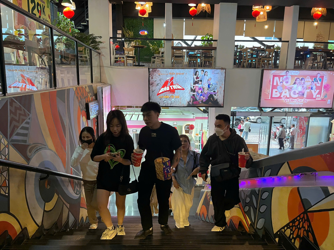 Theo đại diện một số rạp, sau kỳ nghỉ Tết, doanh thu sẽ giảm sau khi người dân, học sinh trở lại làm việc, đi học từ ngày mùng 6 Tết.