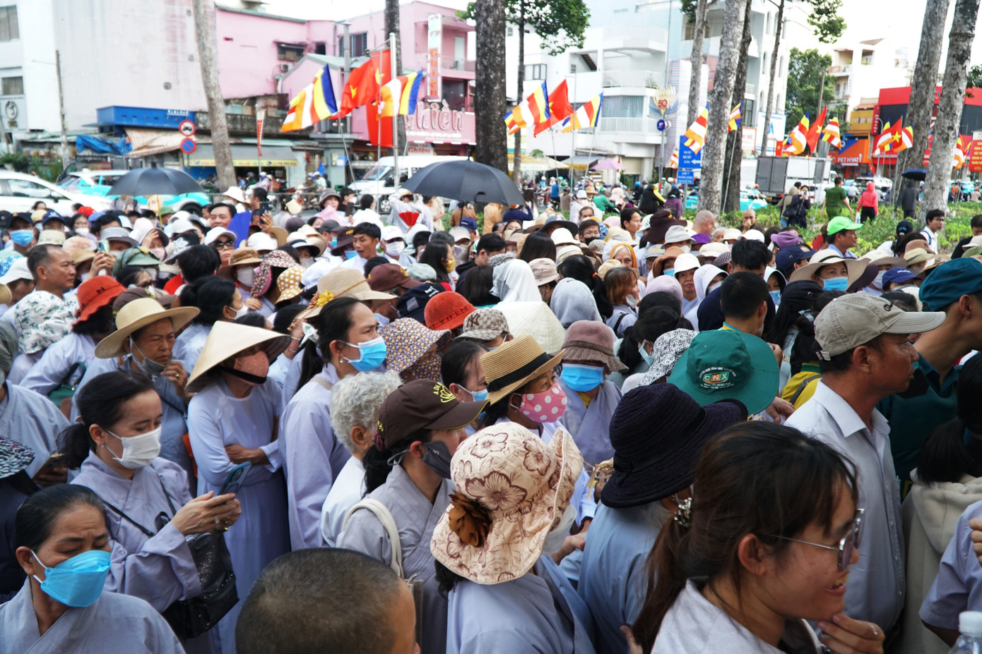 Giáo hội Phật giáo Việt Nam đã cung rước xá lợi trái tim Bồ tát Thích Quảng Đức từ Ngân hàng Nhà nước về Việt Nam Quốc Tự.