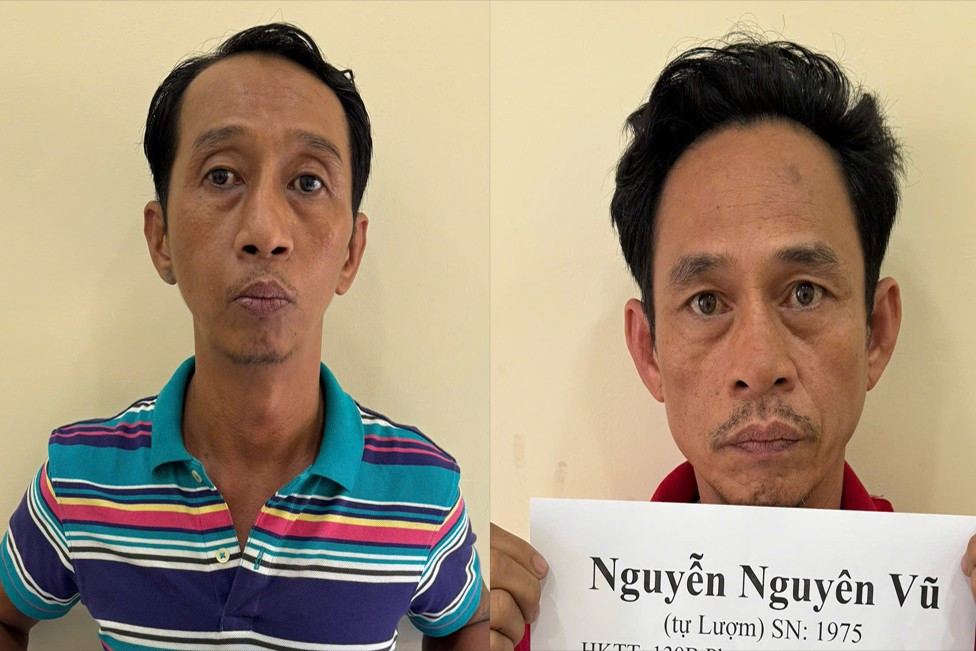 Phương (bên trái) và Vũ tại cơ quan công an. Ảnh: C.A. Phương (bên trái) và Vũ tại cơ quan công an. Ảnh: C.A.