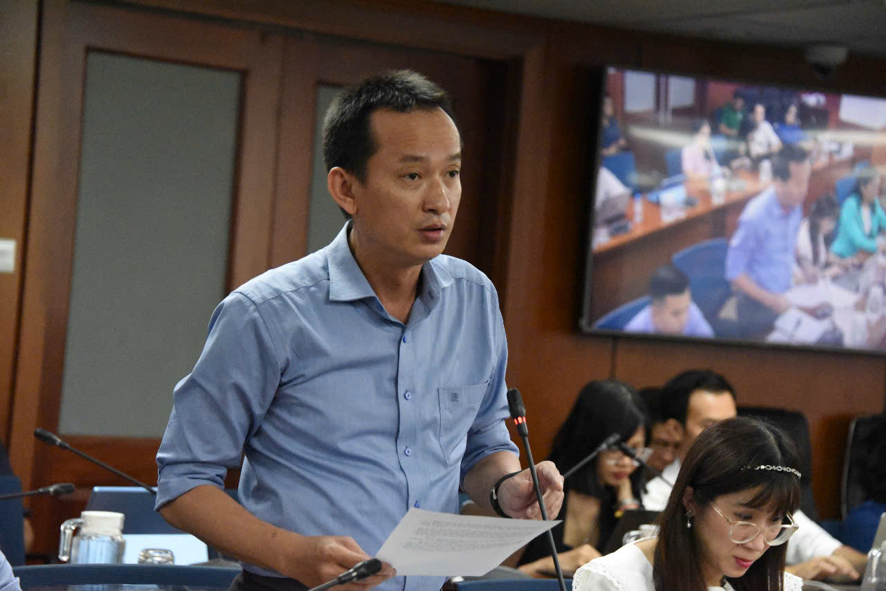 Ông Nguyễn Ngọc Minh Phú, Phó phòng Quản lý chất lượng công trình (Sở Xây dựng TPHCM) trả lời họp báo chiều 3/4. Ảnh: A.N. Ông Nguyễn Ngọc Minh Phú, Phó phòng Quản lý chất lượng công trình (Sở Xây dựng TPHCM) trả lời họp báo chiều 3/4. Ảnh: A.N.