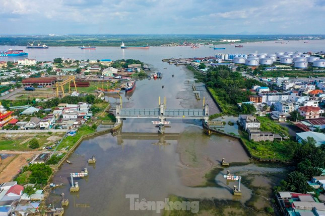 Cống Phú Xuân - một trong 6 cống kiểm soát triều thuộc dự án chống ngập 10.000 tỷ đồng ở TPHCM. Ảnh: Duy Anh Cống Phú Xuân - một trong 6 cống kiểm soát triều thuộc dự án chống ngập 10.000 tỷ đồng ở TPHCM. Ảnh: Duy Anh