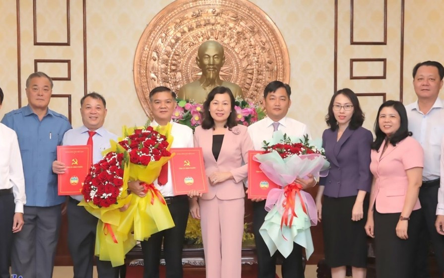 Lãnh đạo Tỉnh ủy Bình Phước trao quyết định điều động, bổ nhiệm hai tân Phó trưởng Ban Tổ chức Tỉnh ủy