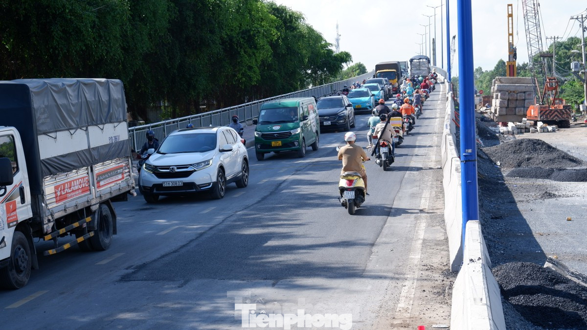 Vị trí xảy ra tình trạng hằn lún đang được khắc phục. Ảnh: Hữu Huy Vị trí xảy ra tình trạng hằn lún đang được khắc phục. Ảnh: Hữu Huy