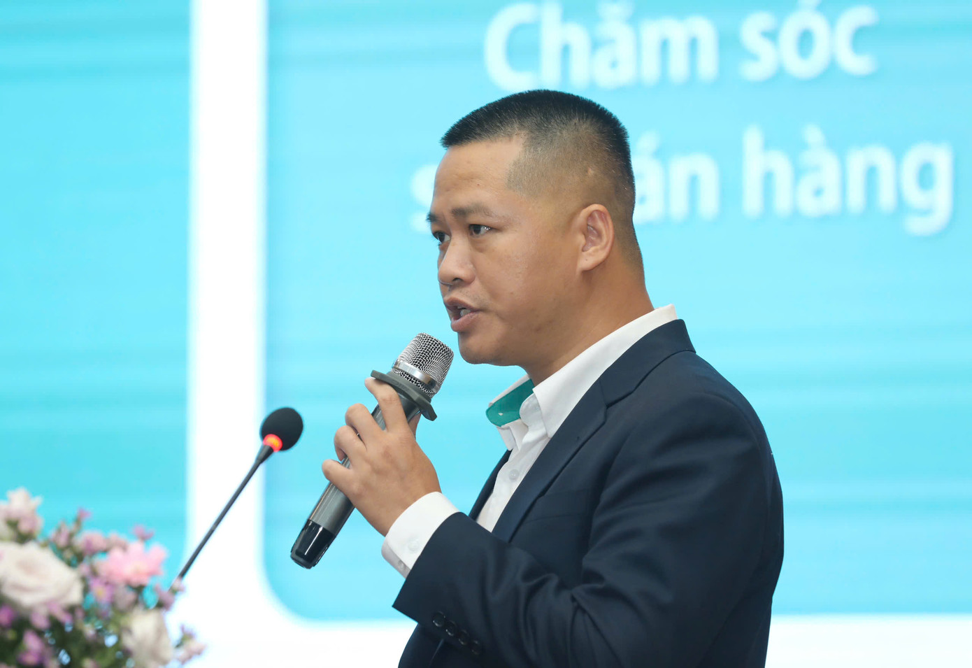 Ông Trương Quốc Dũng - Phó Tổng giám đốc Phụ trách Khối Kinh doanh của Boston Pharma - chia sẻ tại hội thảo. Ảnh: Duy Anh. Ông Trương Quốc Dũng - Phó Tổng giám đốc Phụ trách Khối Kinh doanh của Boston Pharma - chia sẻ tại hội thảo. Ảnh: Duy Anh.