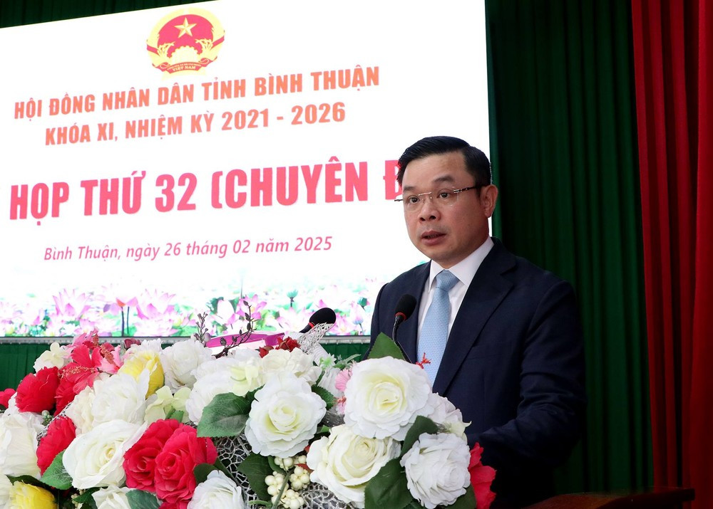 Ông Đỗ Hữu Huy phát biểu nhận nhiệm vụ sau khi được HĐND tỉnh Bình Thuận bầu làm Chủ tịch UBND tỉnh Bình Thuận.