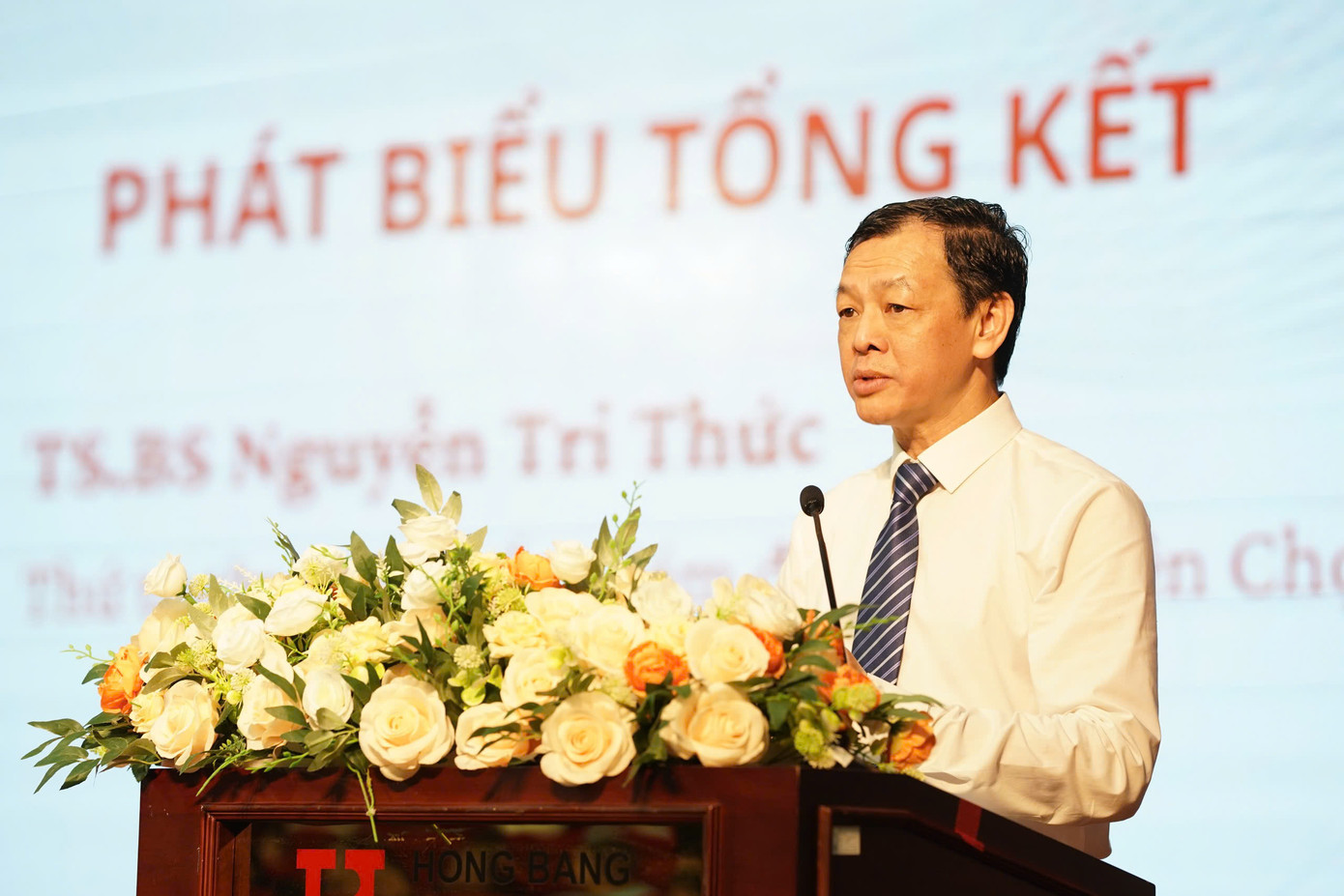 Thứ trưởng Bộ Y tế Nguyễn Tri Thức phát biểu tại hội thảo. Ảnh: Phạm Nguyễn