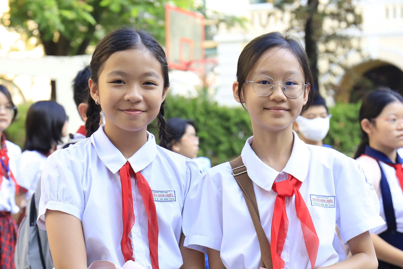 Em Nguyễn Ngọc Hà Anh (Trường Tiểu học Nguyễn Đình Chiểu) cho biết đã ôn tập rất kỹ và khá tự tin trước khi bước vào phòng thi. "Em tự giải đề tại nhà và chuẩn bị tốt kiến thức. Em không đặt áp lực quá nhiều cho bản thân mình", Anh nói.