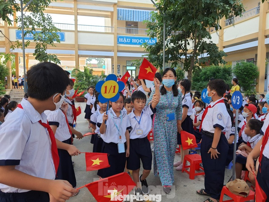 Học sinh lớp 1 tại TPHCM trong ngày tựu trường Học sinh lớp 1 tại TPHCM trong ngày tựu trường