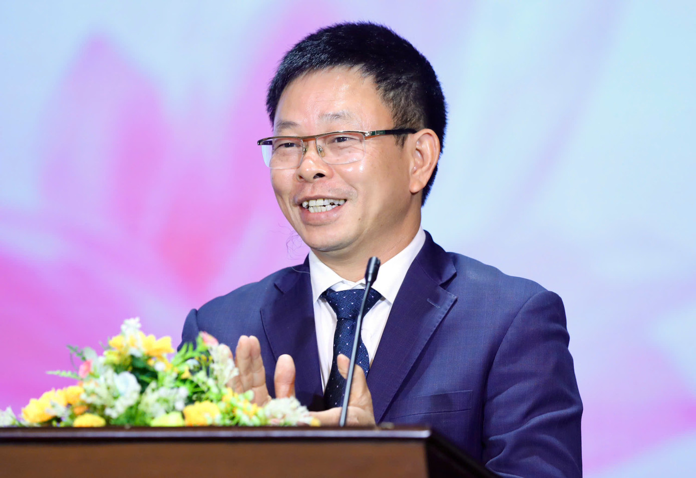 Nhà báo Phùng Công Sưởng - Tổng biên tập báo Tiền Phong, Trưởng Ban tổ chức Hoa hậu Việt Nam. Ảnh: Duy Anh. Nhà báo Phùng Công Sưởng - Tổng biên tập báo Tiền Phong, Trưởng Ban tổ chức Hoa hậu Việt Nam. Ảnh: Duy Anh.