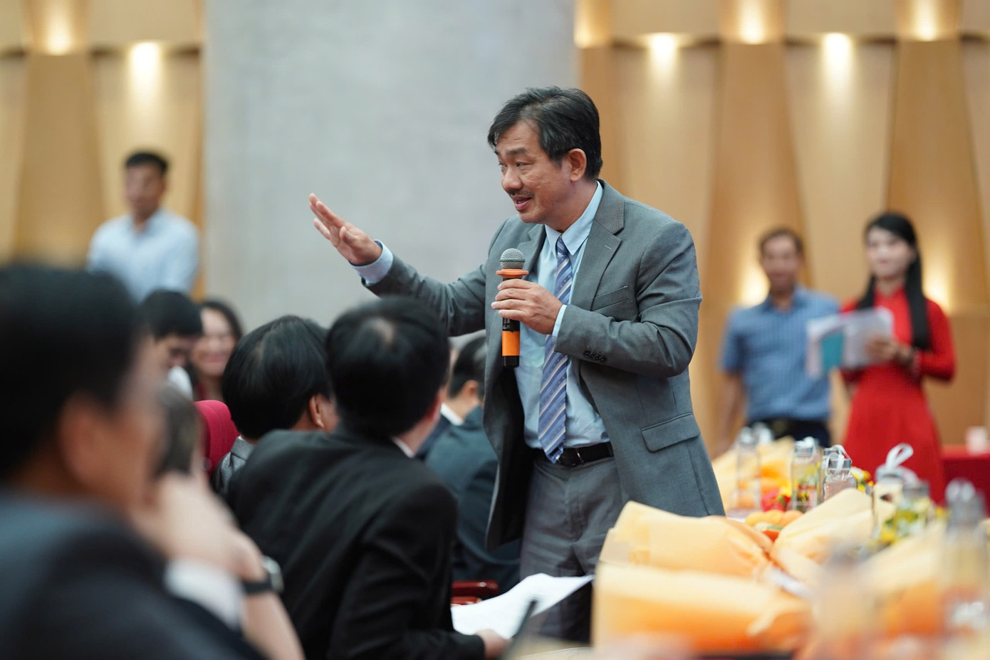 PGS.TS.BS. Nguyễn Huy Thắng, Trưởng khoa Bệnh lý Mạch máu não, Bệnh viện Nhân dân 115 giải đáp câu hỏi của sinh viên. Ảnh: Phạm Nguyễn PGS.TS.BS. Nguyễn Huy Thắng, Trưởng khoa Bệnh lý Mạch máu não, Bệnh viện Nhân dân 115 giải đáp câu hỏi của sinh viên. Ảnh: Phạm Nguyễn