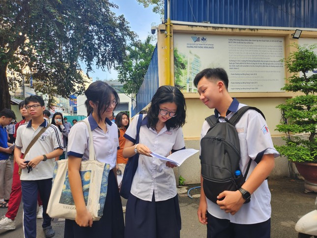 Học sinh thi vào lớp 10 Trường Phổ thông Năng khiếu (ĐH Quốc gia TPHCM). Ảnh: Anh Nhàn