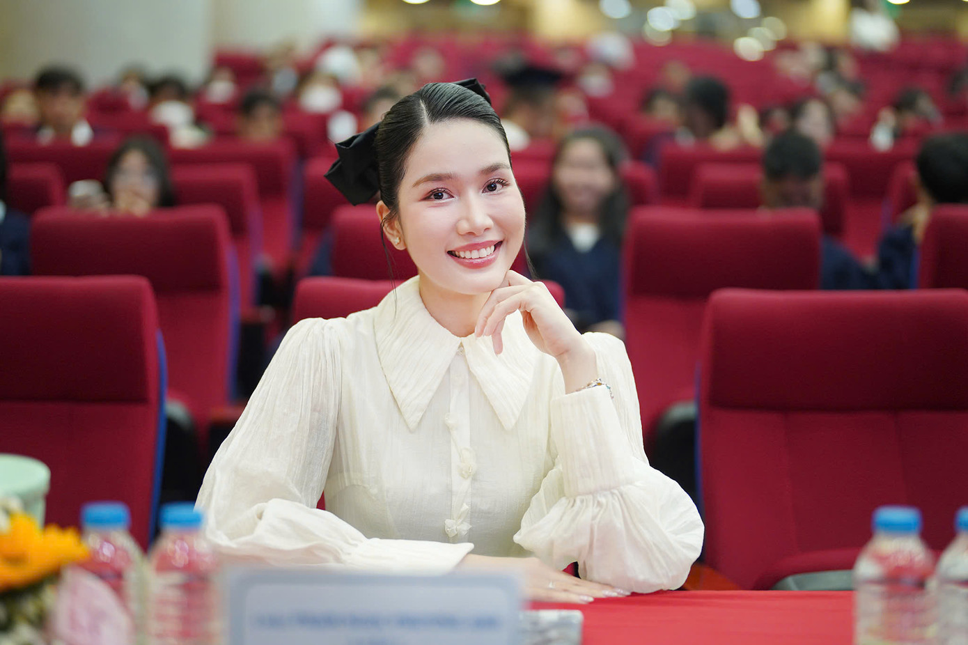 Á hậu - Thạc sĩ Phương Anh rạng rỡ xuất hiện tại chương trình Nâng bước Thủ khoa.