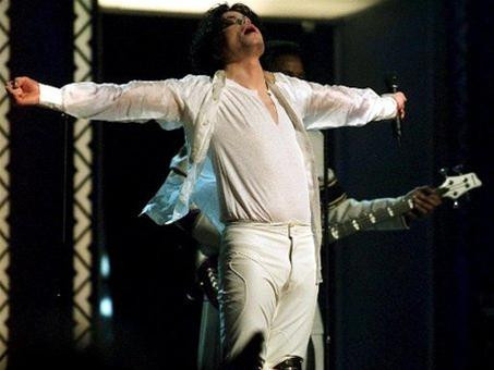 Ngày 7 tháng 9 và 10 tháng 9 năm 2001, Michael Jackson đã tổ chức buổi hòa nhạc hoành tráng kỷ niệm 30 năm sự nghiệp solo của anh tại Madison Square Garden, thành phố New York. Ngày 7 tháng 9 và 10 tháng 9 năm 2001, Michael Jackson đã tổ chức buổi hòa nhạc hoành tráng kỷ niệm 30 năm sự nghiệp solo của anh tại Madison Square Garden, thành phố New York.