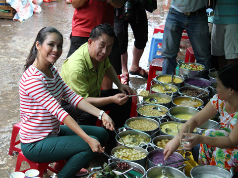 Tại đây, Hoàng My và Mr. Yan đã được thưởng thức những loại chè đặc sản nức tiếng của Huế