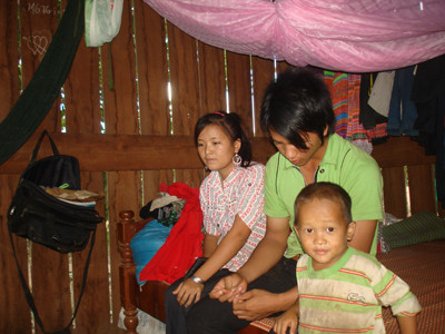 Vợ chồng Mỵ trong căn nhà mới. Vợ chồng Mỵ trong căn nhà mới