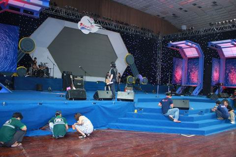 Sân khấu đã sẵn sàng cho đêm Rock và khai mạc
