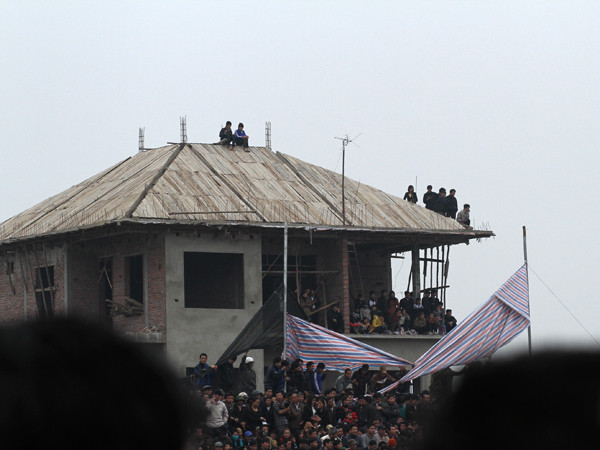 Tận dụng mọi điểm để theo dõi kháp đấu ông Cầu