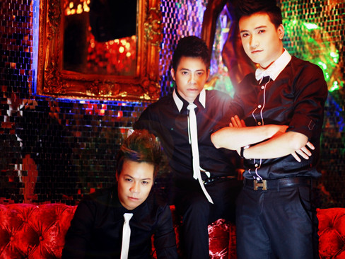 Ba thành viên nhóm Biển Xanh: Quốc Anh, Kevin Tuấn Hùng và Tuấn Anh (từ trái sang). Ba thành viên nhóm Biển Xanh: Quốc Anh, Kevin Tuấn Hùng và Tuấn Anh (từ trái sang)