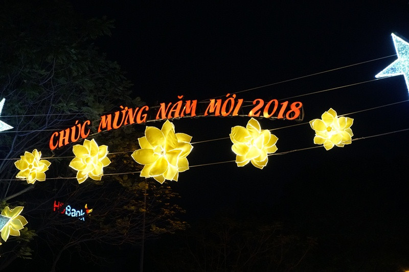 Không khí Noel ngập tràn đường phố Sài Gòn ảnh 3