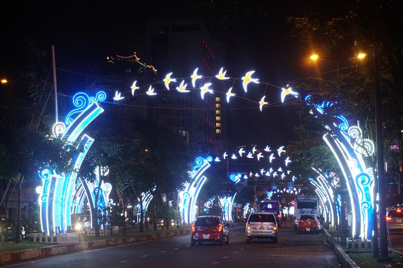 Không khí Noel ngập tràn đường phố Sài Gòn ảnh 10