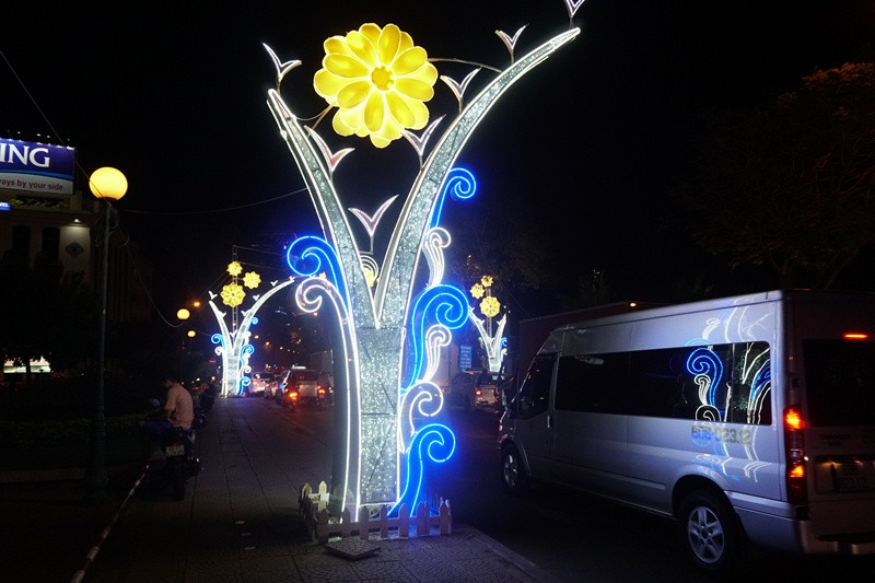 Không khí Noel ngập tràn đường phố Sài Gòn ảnh 7