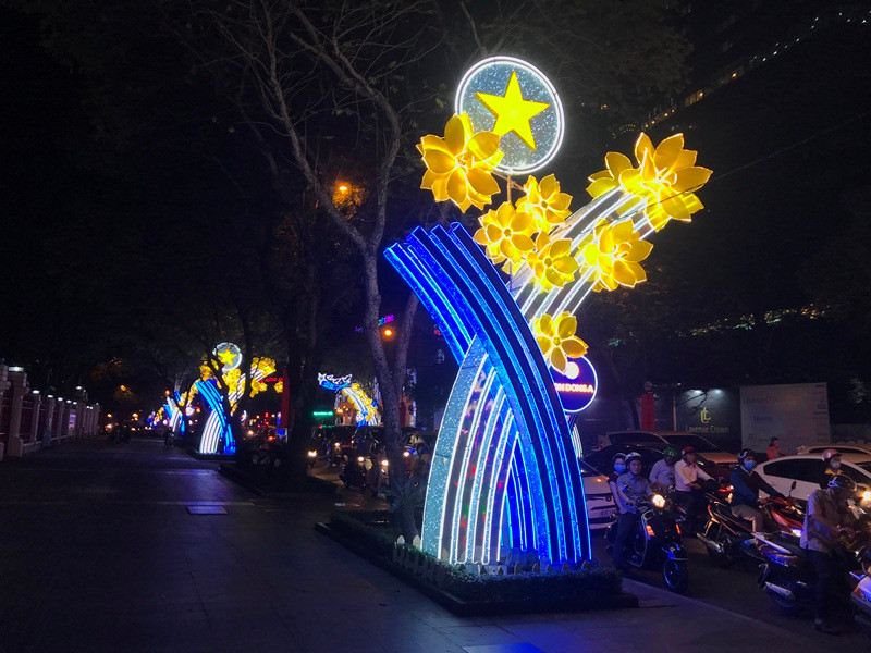 Không khí Noel ngập tràn đường phố Sài Gòn ảnh 11
