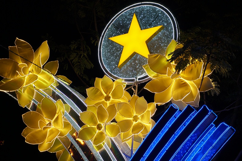 Không khí Noel ngập tràn đường phố Sài Gòn ảnh 8