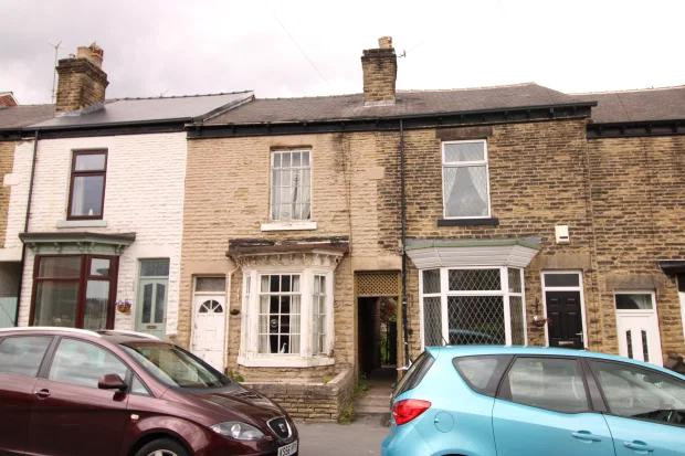 Theo giới thiệu, ngôi nhà nằm ở vị trí đắc địa vì gần với quán bar, nhà hàng, cửa hàng tiện lợi cũng như trạm xe điện, xe buýt, do đó gia chủ có thể dễ dàng di chuyển đến trung tâm thành phố cách đó một quãng đường không quá xa. Theo giới thiệu, ngôi nhà nằm ở vị trí đắc địa vì gần với quán bar, nhà hàng, cửa hàng tiện lợi cũng như trạm xe điện, xe buýt, do đó gia chủ có thể dễ dàng di chuyển đến trung tâm thành phố cách đó một quãng đường không quá xa.