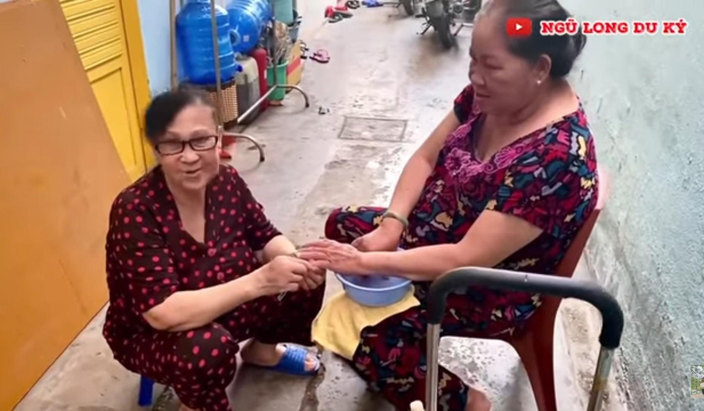 Không có sức khỏe nên nghệ sĩ Hoa Mỹ Hạnh chỉ có thể đi làm nail dạo kiếm sống Không có sức khỏe nên nghệ sĩ Hoa Mỹ Hạnh chỉ có thể đi làm nail dạo kiếm sống