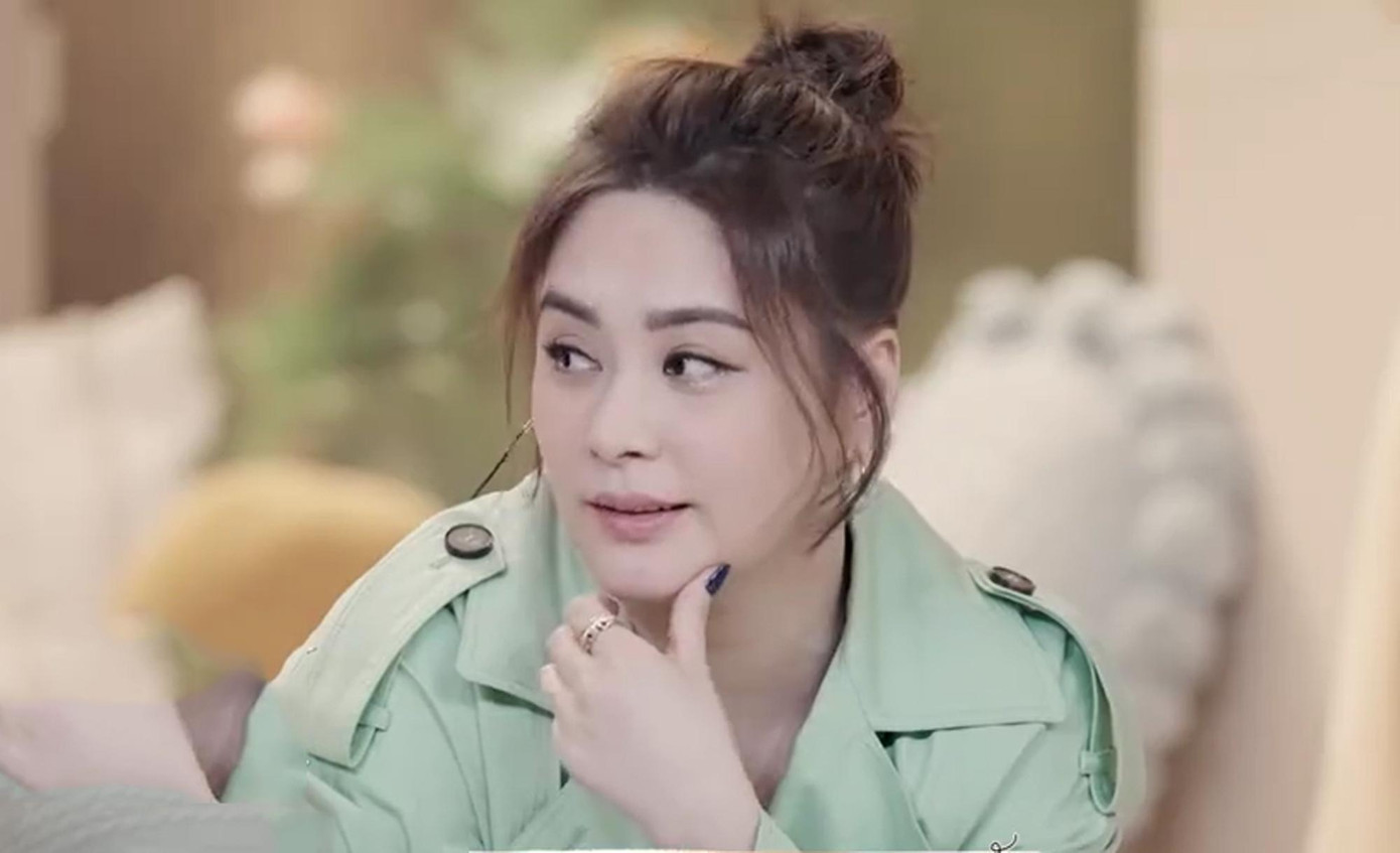 Hình ảnh trong đoạn video show Twinkle Love của Chung Hân Đồng Hình ảnh trong đoạn video show Twinkle Love của Chung Hân Đồng