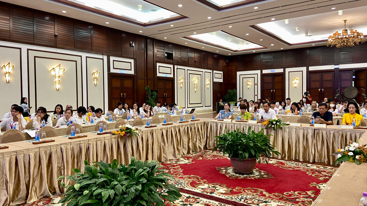 Toàn cảnh diễn đàn sáng 1/8 tại Đà Nẵng.