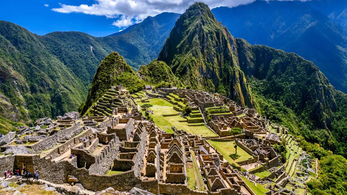 Ảnh chụp từ trên không về những tàn tích tại Machu Picchu ở vùng núi Andes.