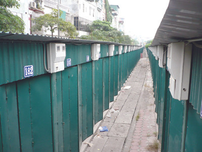 Xây dựng trên 6.000 m2 đất giữa Thủ đô nhưng chợ tạm Ngã Tư Sở đang bỏ lửng