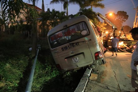 BẢN TIN ATGT: Xe tải cán chết vợ, chồng nguy kịch ảnh 3