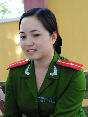 Thiếu úy Hiền xinh đẹp nhưng sợ... ế. Thiếu úy Hiền xinh đẹp nhưng sợ... ế