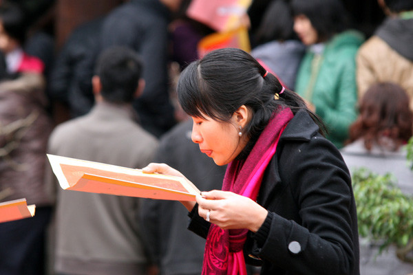 Xuất hiện cảnh mua bán chữ