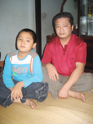 Em Nguyễn Trần Đại và bố. Em Nguyễn Trần Đại và bố