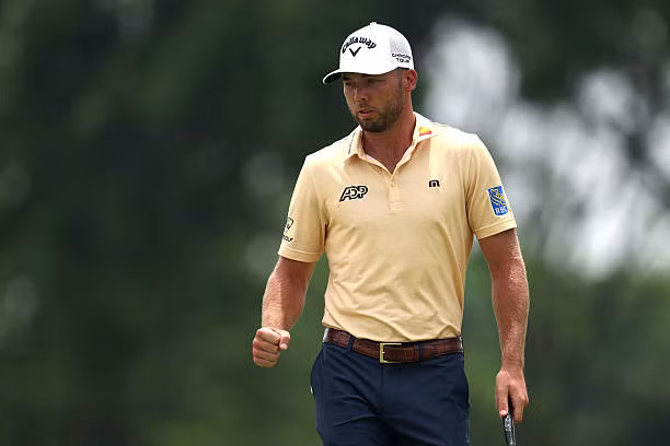 Sam Burns vươn lên dẫn đầu US Open. Sam Burns vươn lên dẫn đầu US Open.