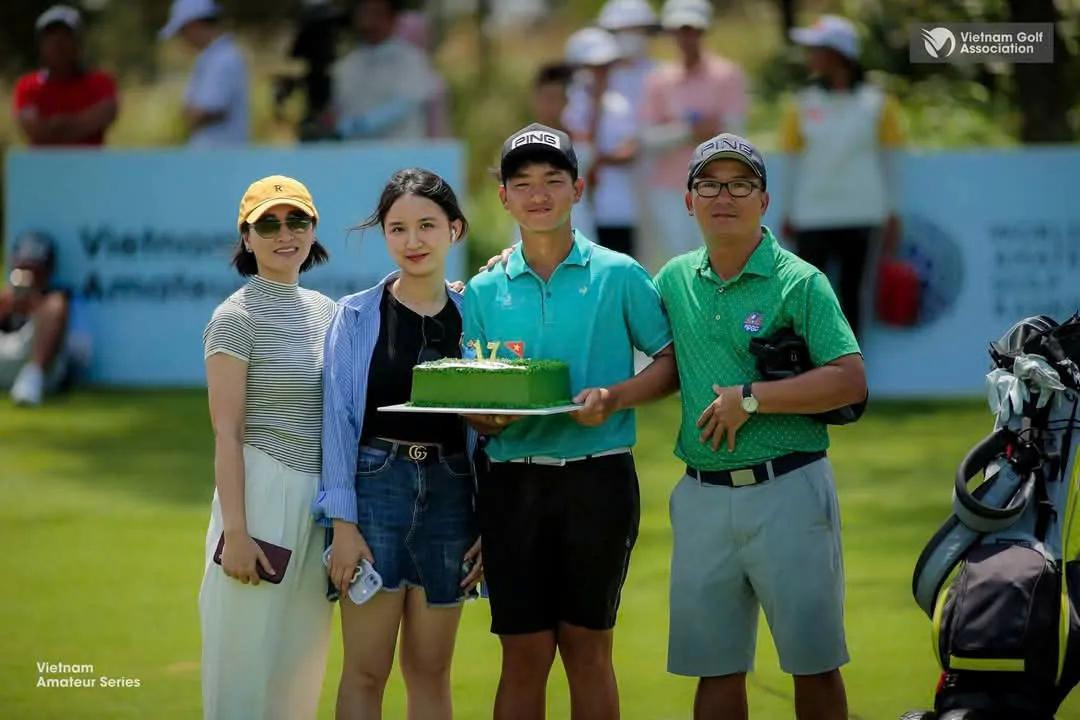 Hành trình của Nguyễn Anh Minh luôn có sự đồng hành âm thầm và bền bỉ từ phía gia đình.