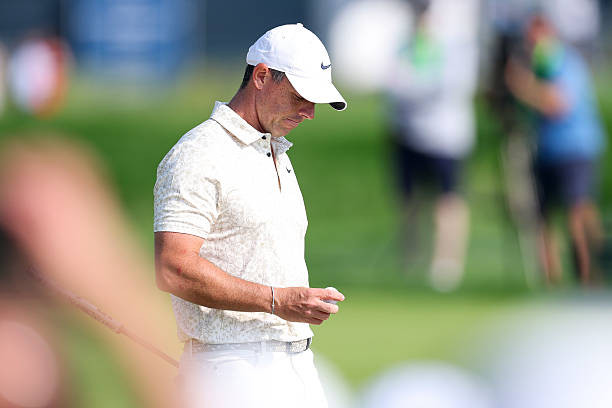 Rory McIlroy có ngày thi đấu khá thất vọng.